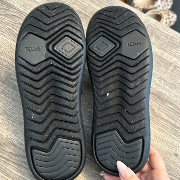 tom’s black platform slides with puffer single strap - Picture 4 of 5